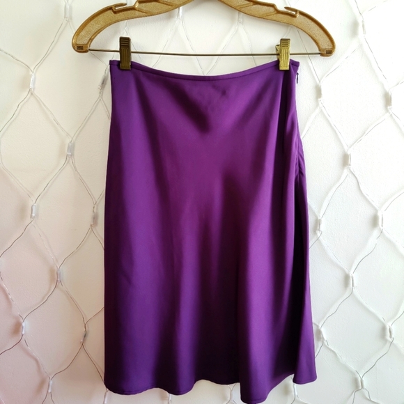 Ann Taylor • Silk Skirt • Classic Cut • At The Knee • Size 2P - Picture 5 of 7